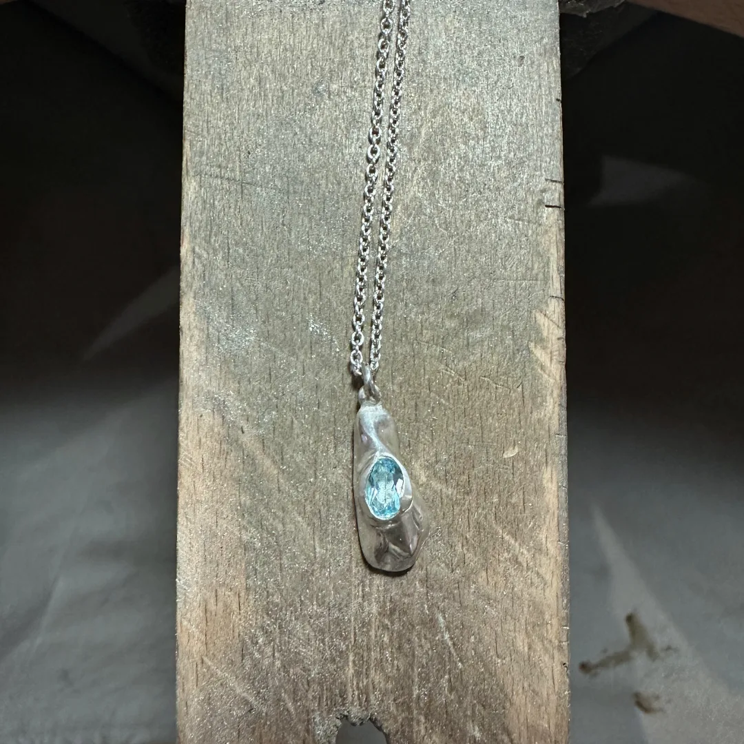 Aquamarine oval necklace